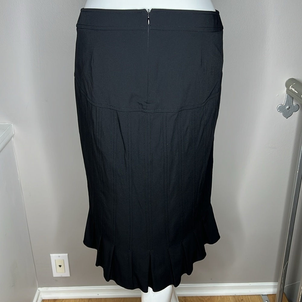 Valentino Sz 40 / US 4 Black Wool Elastine Knee Length Skirt